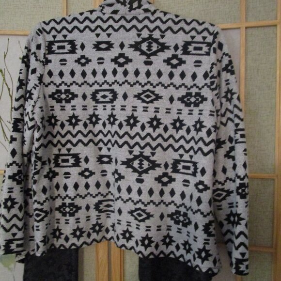 Ladies PXL Ruby Lane Southerwestern black/grey cardigan shrug sweater - Picture 3 of 3